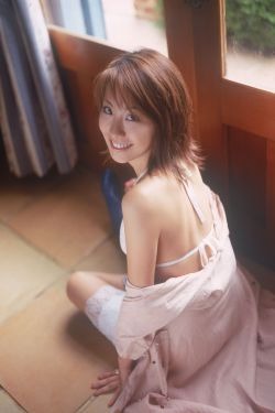 25岁女高中生未增删翻译中文翻译英语樱花