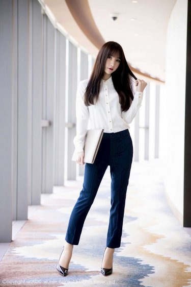 新手司机撞飞保安